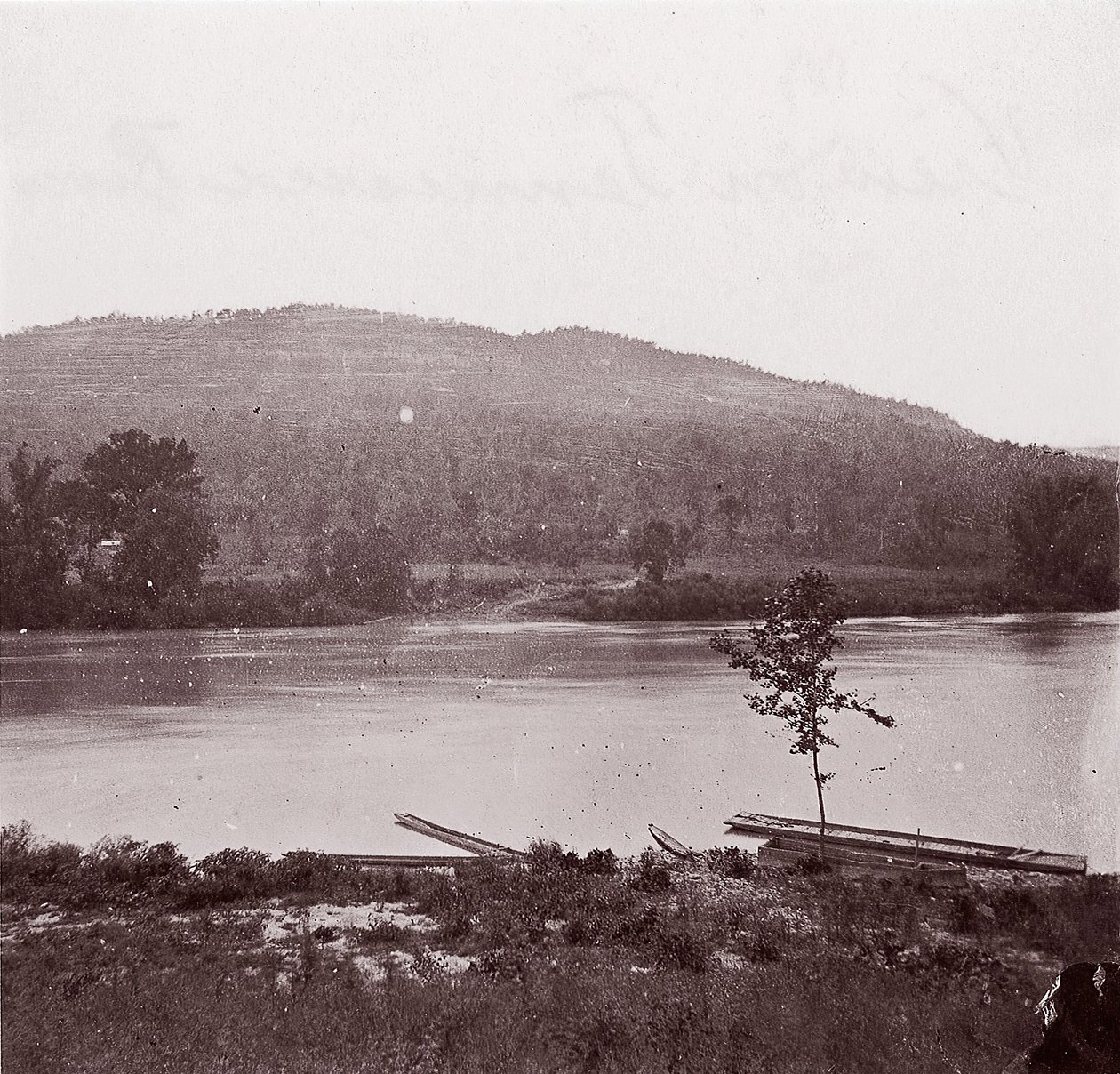 Vista no Rio Tennessee, ca. 1864. de George N. Barnard