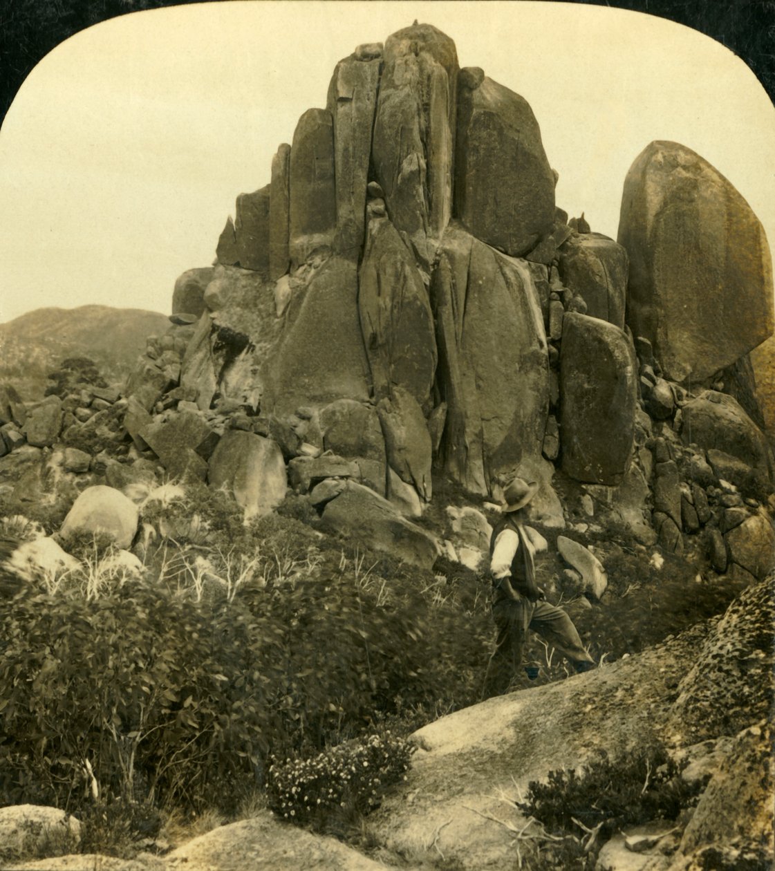 Cathedral Rock, Buffalo Ranges, Victoria, Austrália, c1909. de George Rose