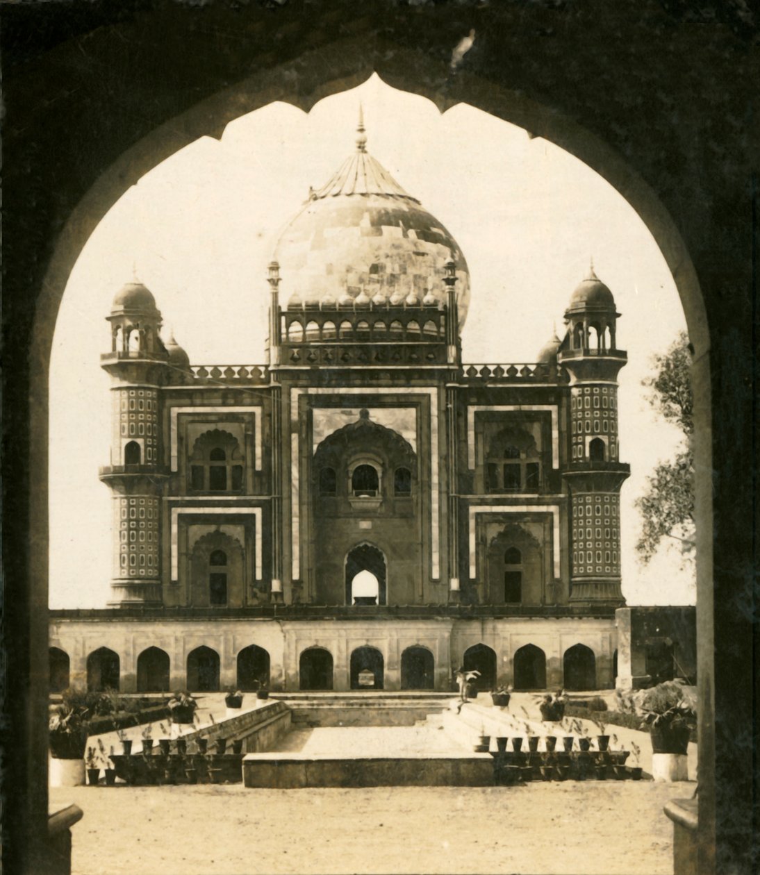 Túmulo de Safdarjungs, Deli, Índia, c1909. de George Rose
