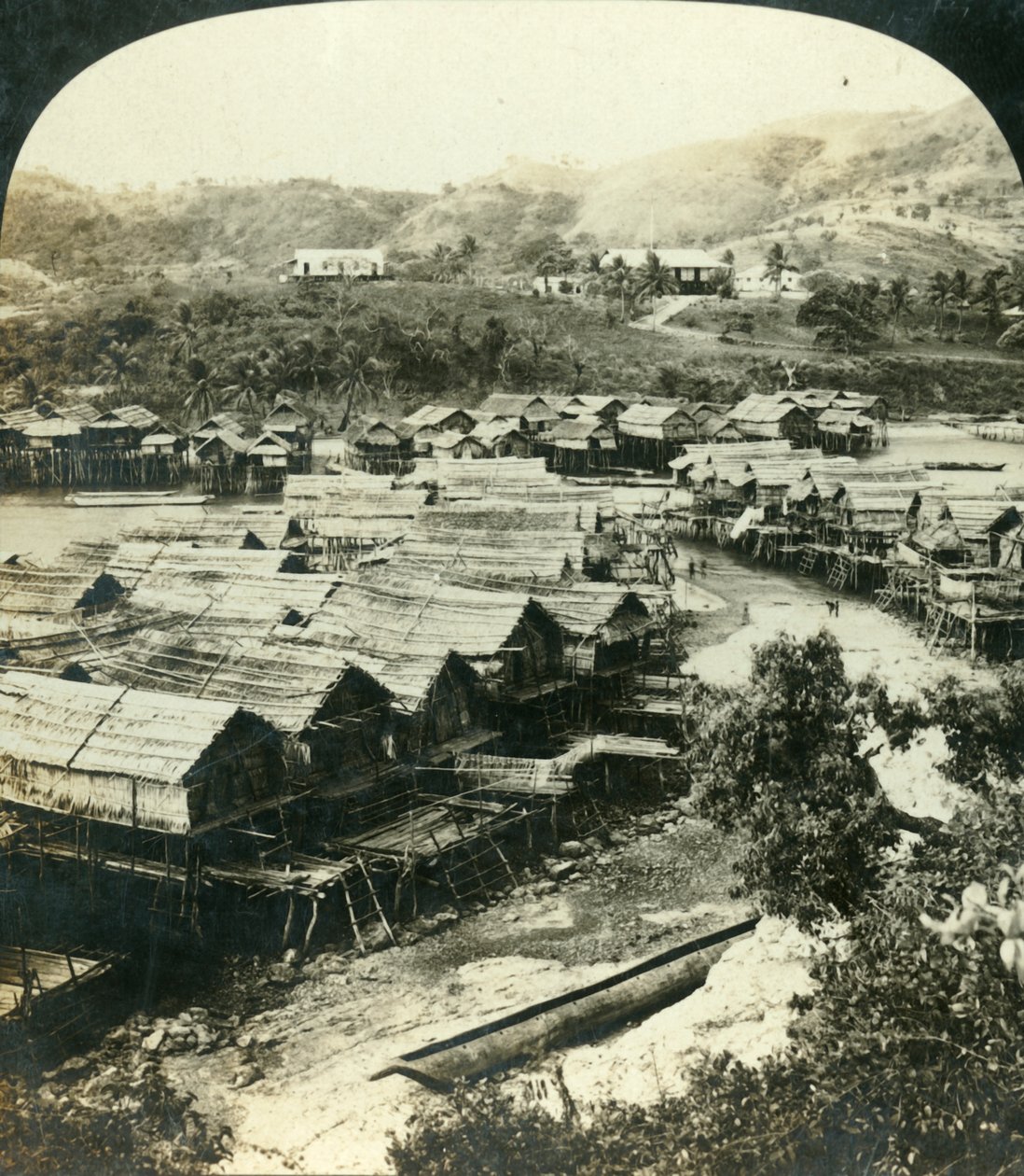 A vila de Ela-Varia, Nova Guiné Britânica, c1909. de George Rose