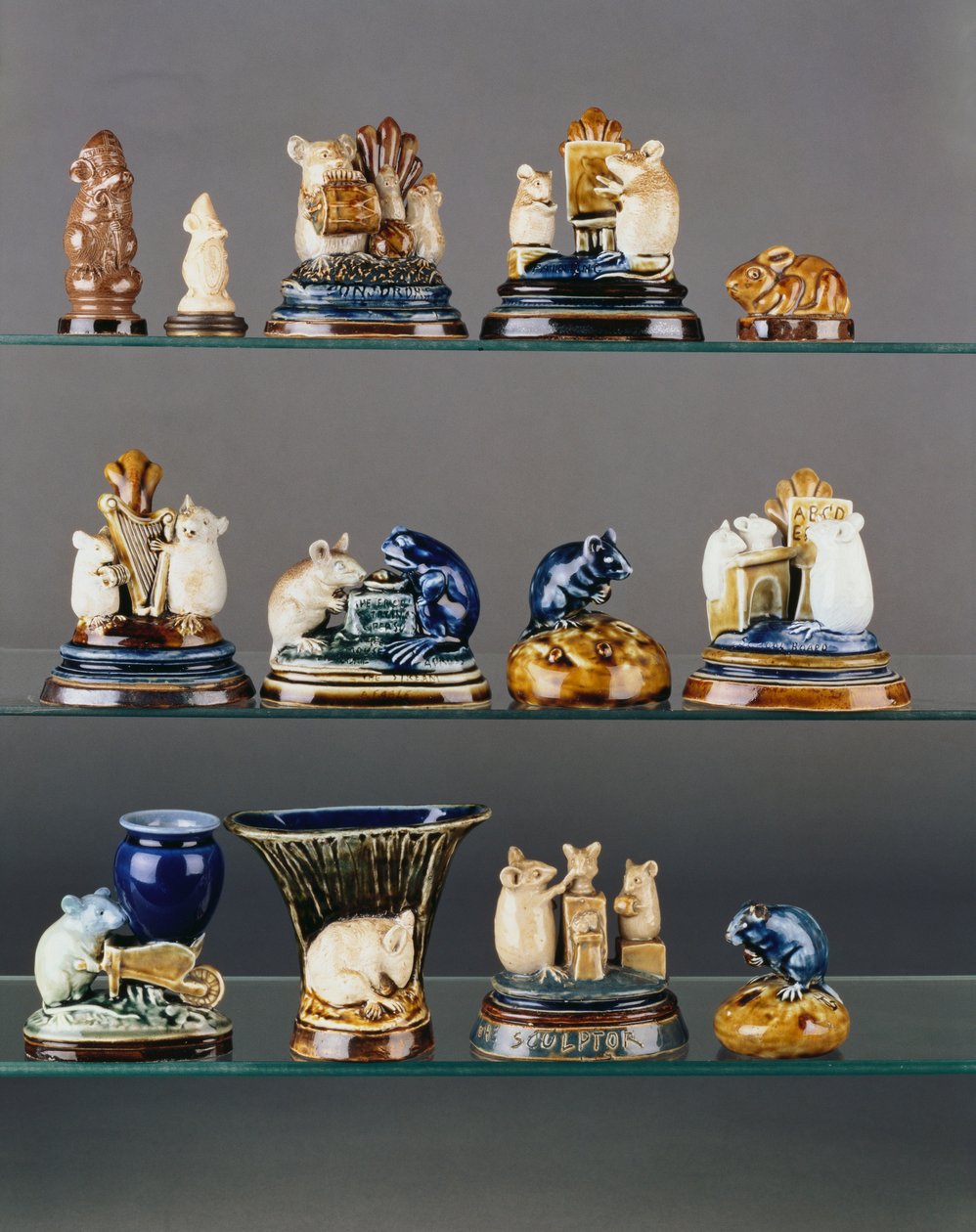 Uma seleção de figuras de animais modeladas por George Tinworth de George Tinworth
