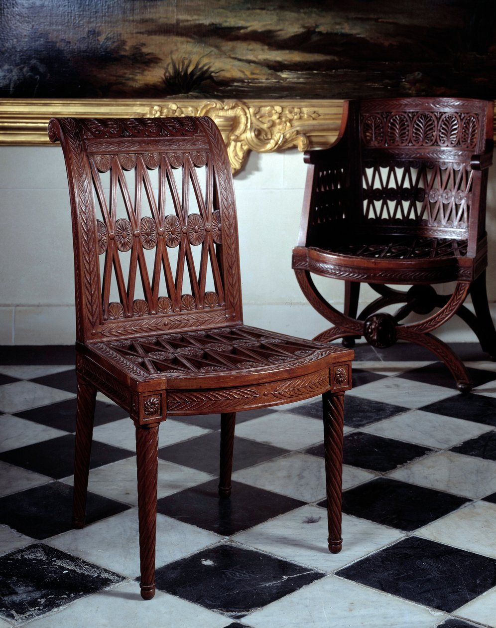 Cadeira comissionada para a leiteria da Maria Antonieta. Mobiliário em mogno esculpido por Georges Jacob (1739-1814) de Georges Jacob