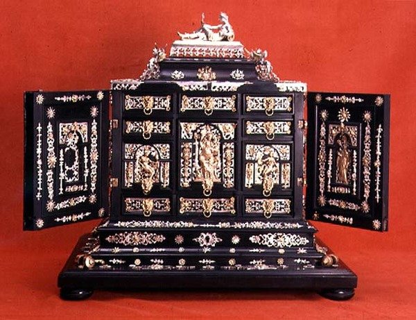 Armário, com montagens de prata dourada, alemão, c.1600 (ébano e prata-dourada) de German School