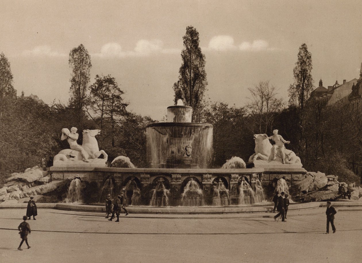 Munchen / Munique: Wittelsbacher Brunnen (fotografia a preto e branco) de German Photographer