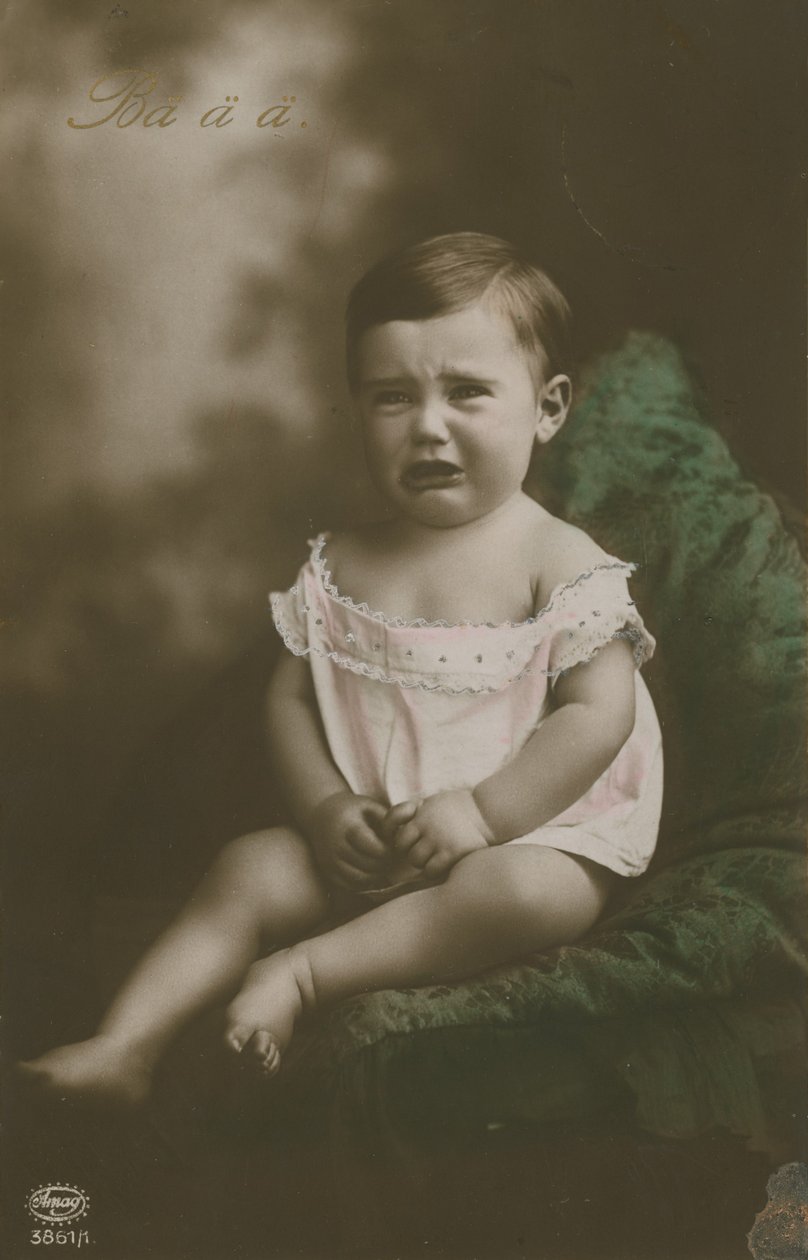 Postal de um rapaz a chorar, enviado em 1913 (fotografia colorida à mão) de German Photographer