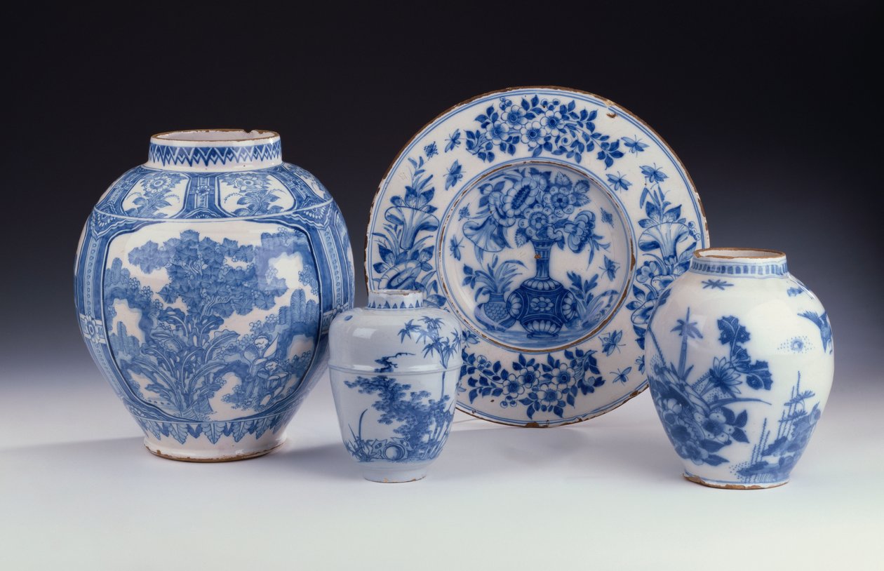 Uma seleção de cerâmica azul e branca de Frankfurt em estilo chinês, c.1680-90 (cerâmica) de German School