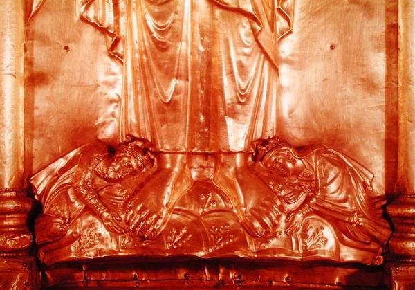 Antependium representando o Cristo Redentor, detalhe dos doadores, Henri II (973-1024) e sua esposa Kunigunde (978-1040) (ouro) (ver também 158267) de German School