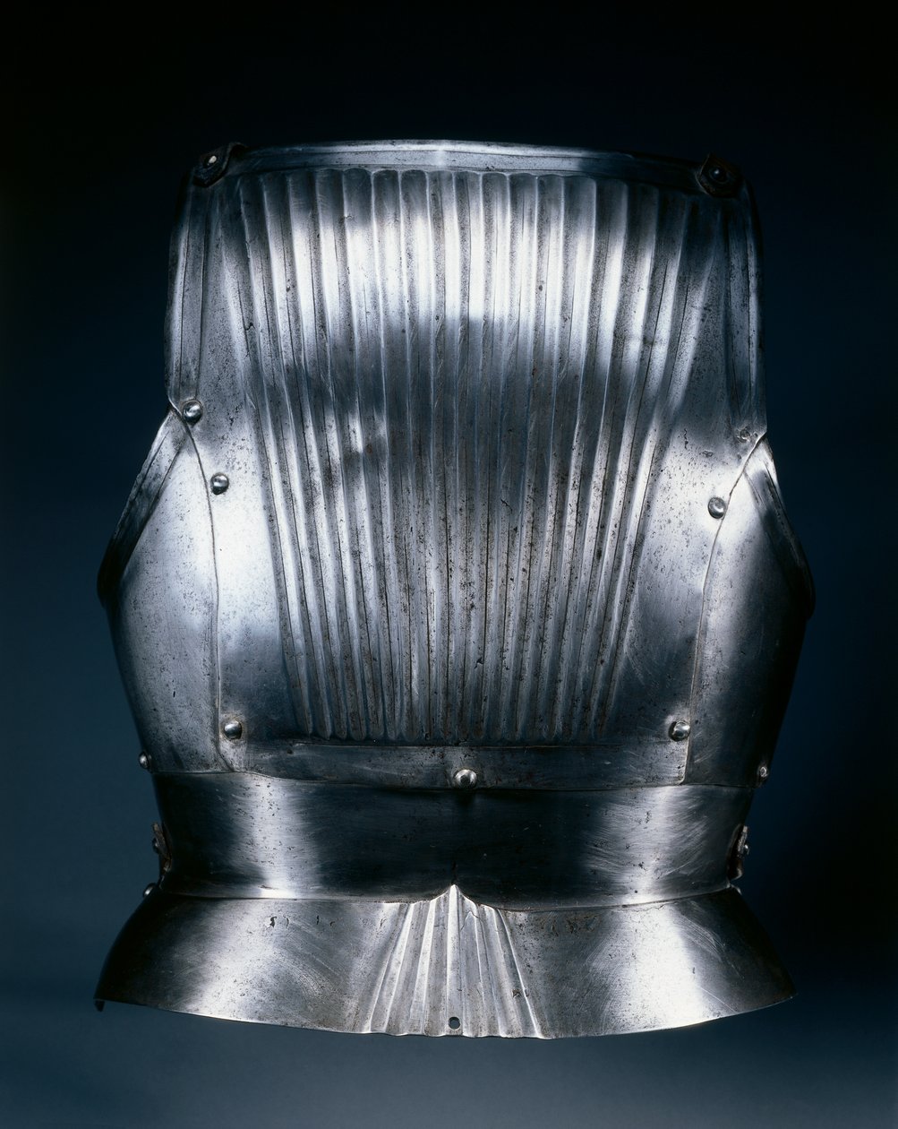 Placa traseira no estilo Maximiliano, c.1510-30 (aço com rebites de latão) de German School