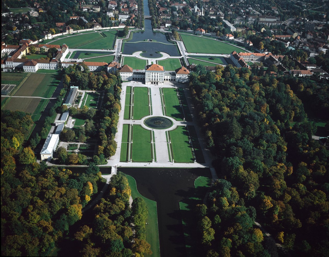 Arte Barroca: Vista aérea do Parque de Nymphenburg no século 17 Munique, Alemanha de German School