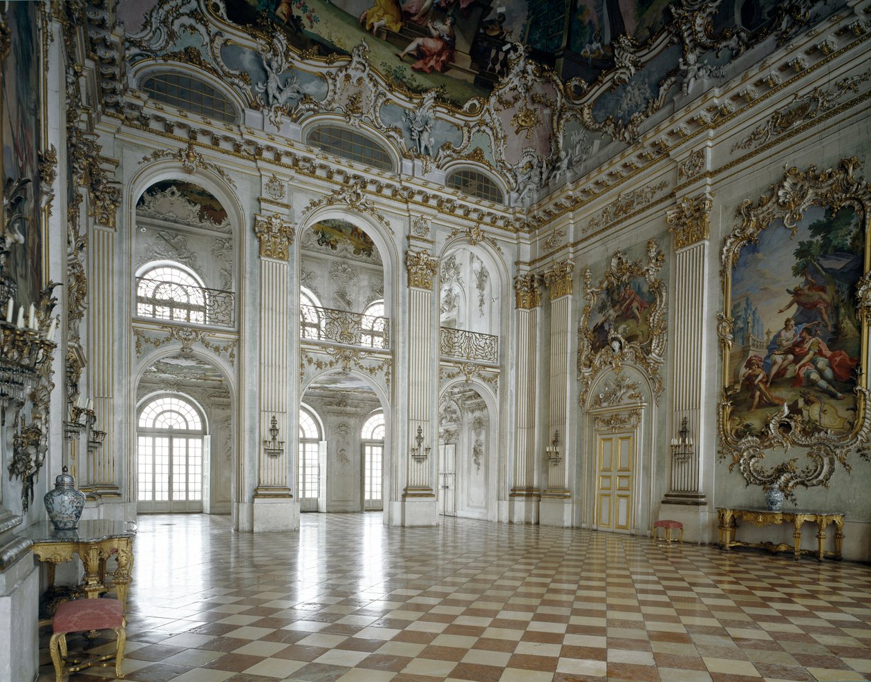 Arte barroca: vista para o Grande Salão. Palácio Nymphenburg do século XVII, Munique Alemanha de German School
