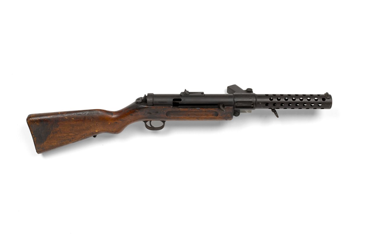 Sub-metralhadora Bergmann 9 mm MP18-1 de German School