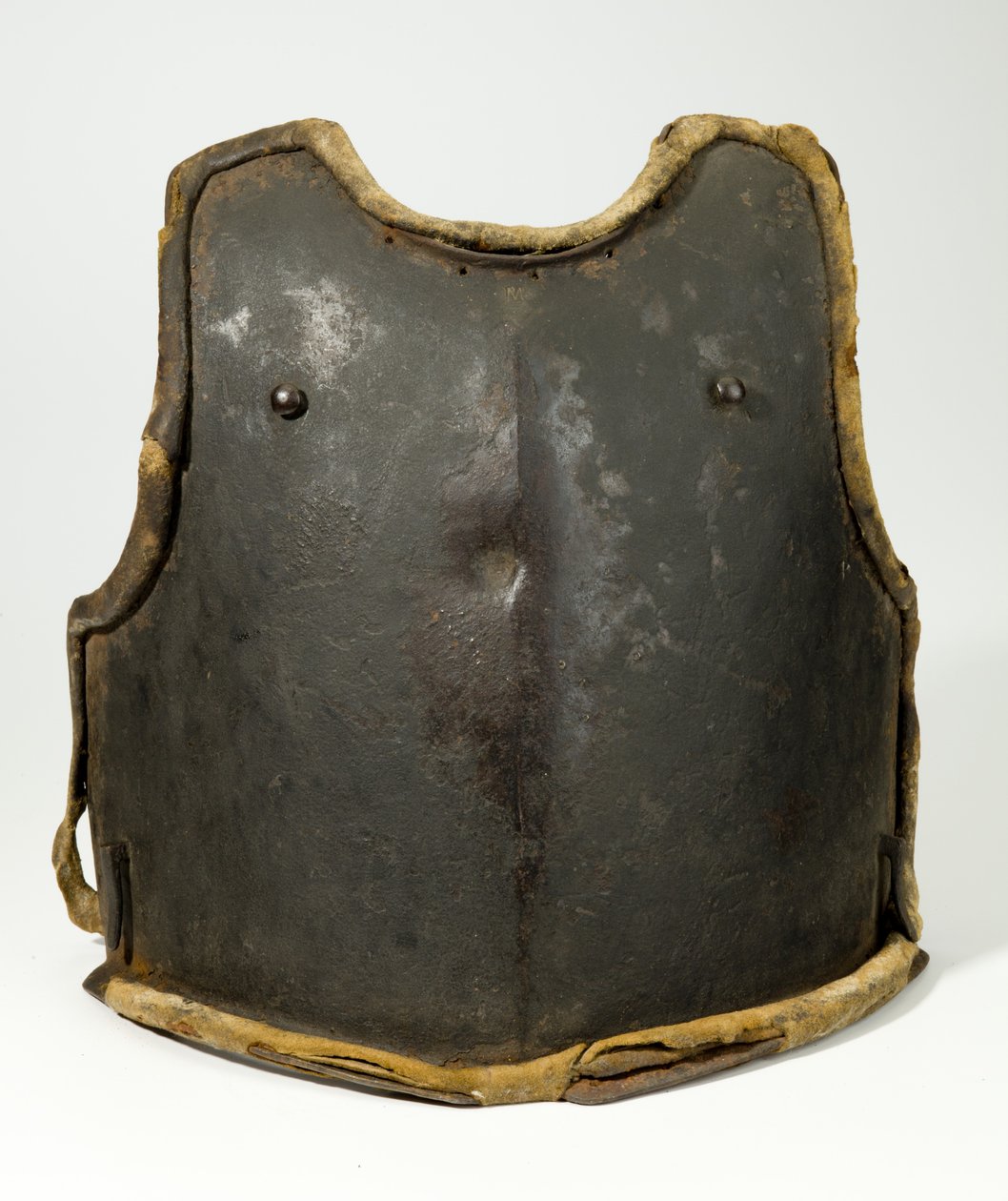 Peitoral, c.1650-1700 (aço, tinta, couro e tecido) de German School