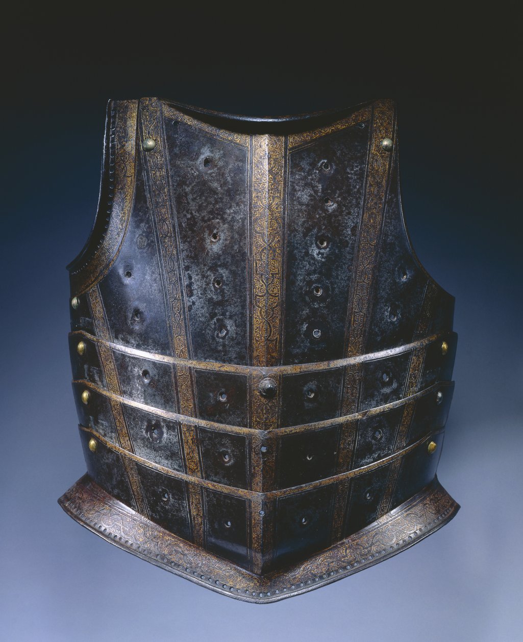 Peitoral da couraça do hussardo, c.1580 (aço gravado e dourado) de German School
