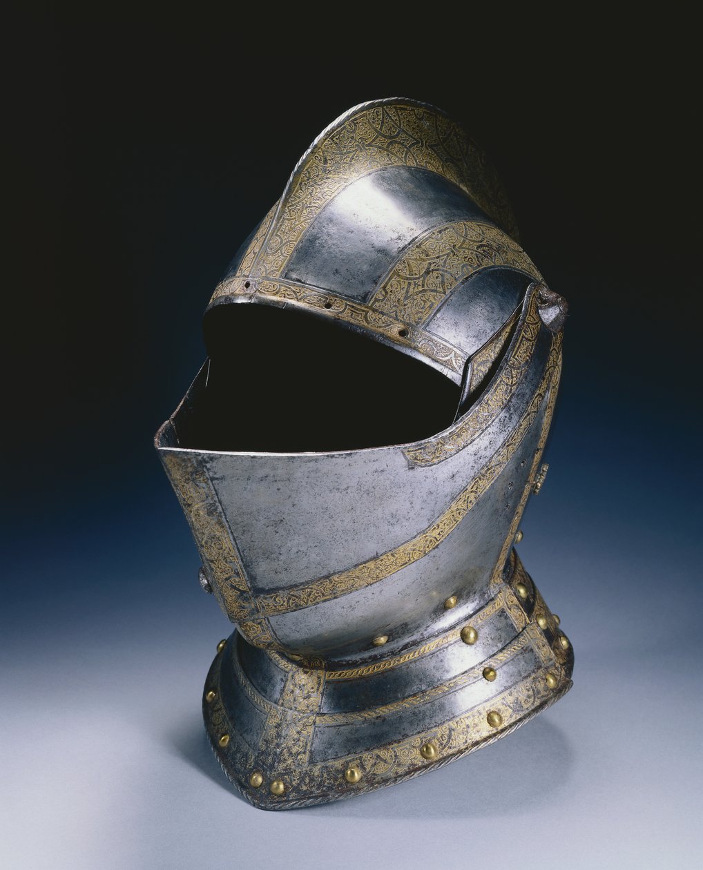Capacete fechado, c.1580 (aço gravado e dourado com rebites de latão) de German School