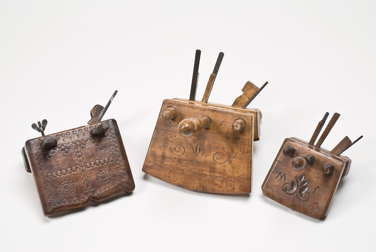 Coopers croze planes, datados de 1735, 1842 e início a meados do século XIX (madeira de árvores de serviço e metal) (ver também 701102) de German School