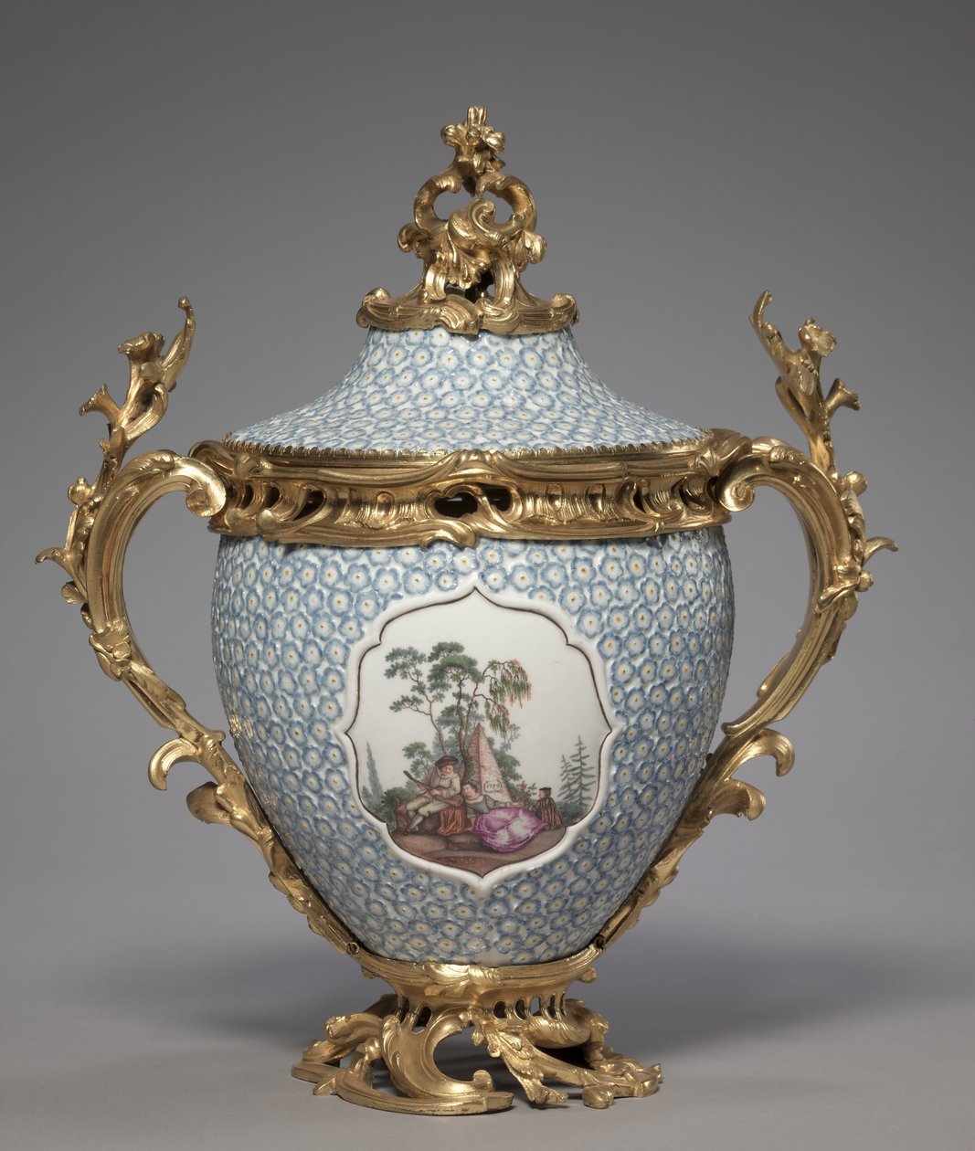 Vaso coberto, fabricado por Meissen Porcelain Factory, Alemanha, 1749 de German School