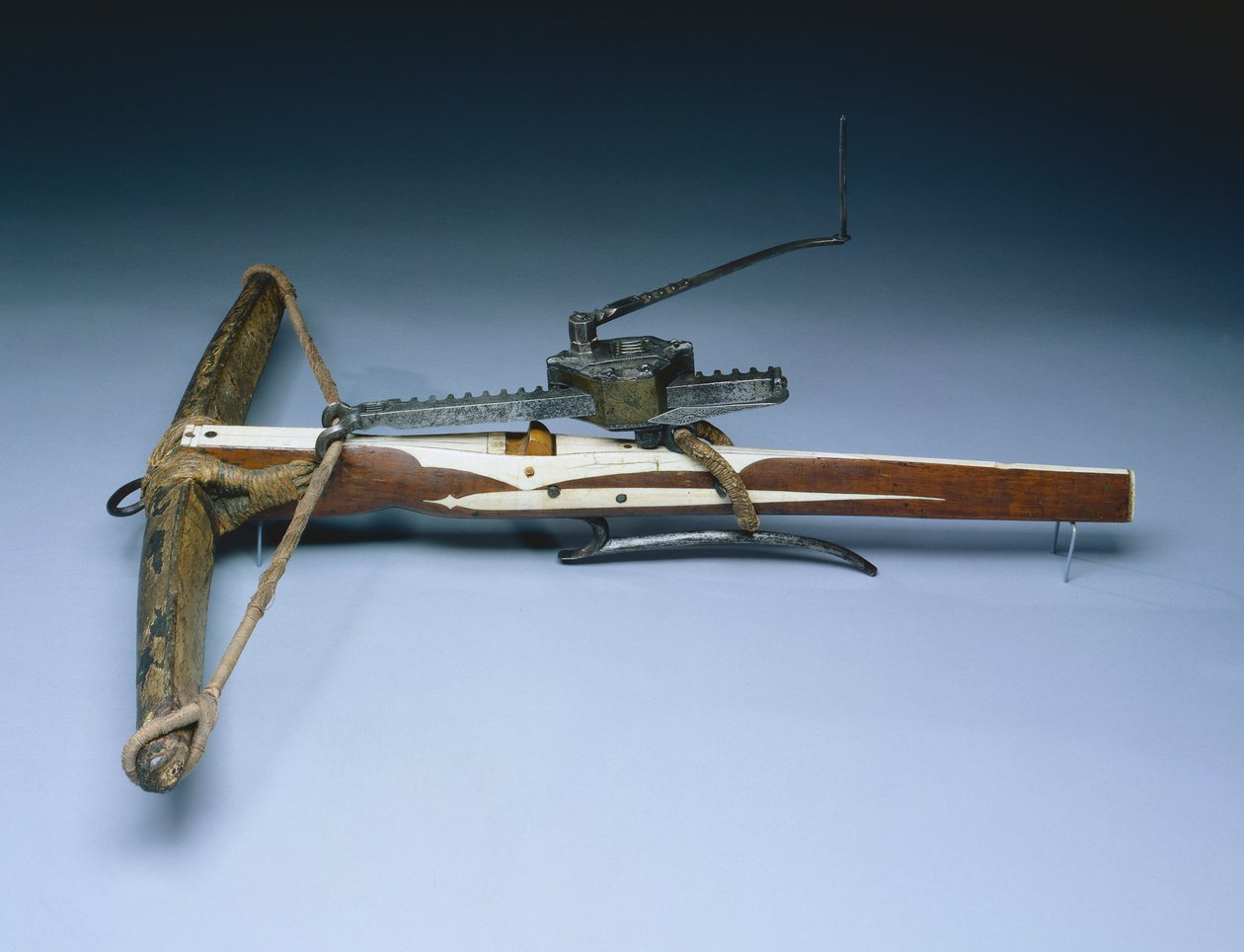 Besta, c.1460-70 (madeira, osso, chifre, ferro, aço e pergaminho) de German School