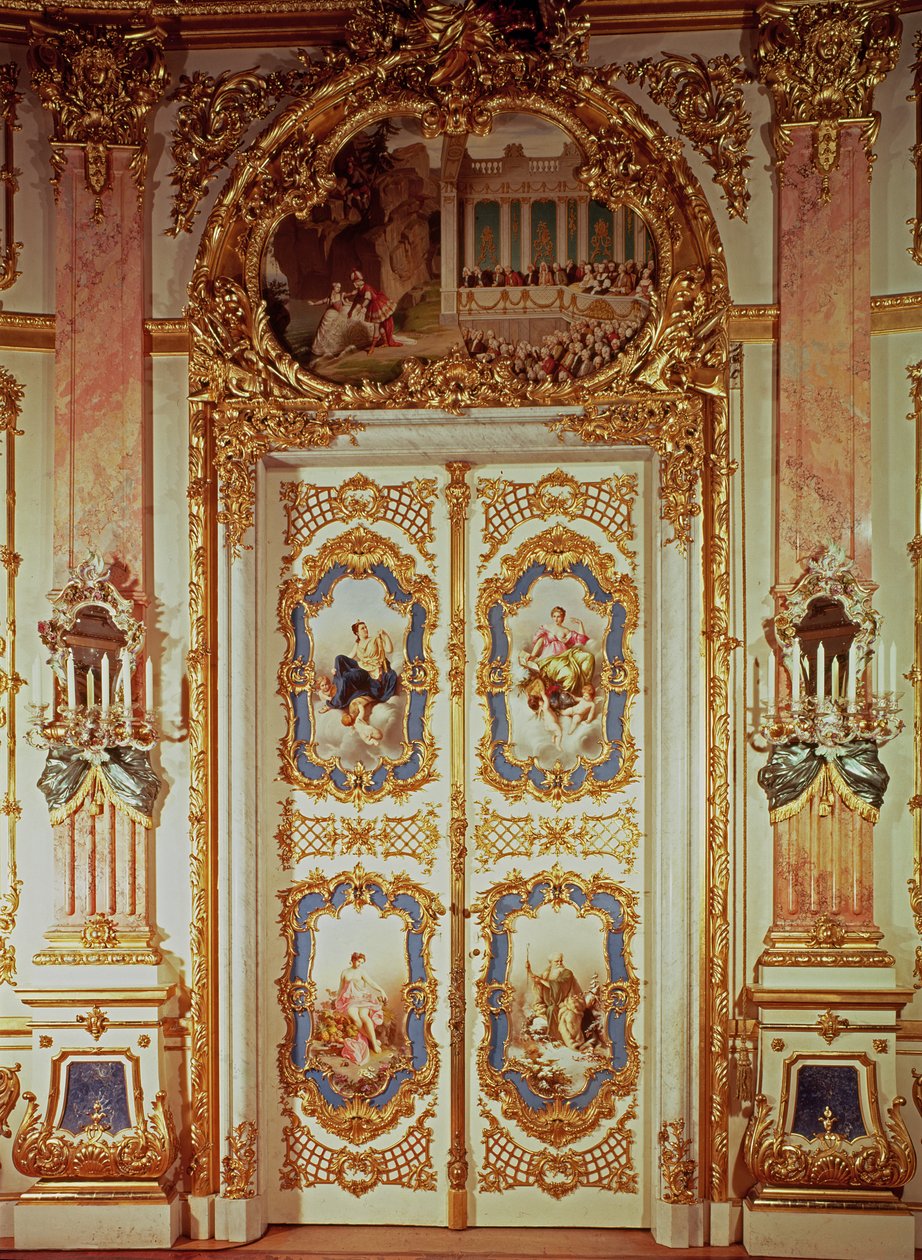 Porta da Sala de Porcelana com quatro painéis representando cenas clássicas de Meissen e uma representando uma produção teatral de German School