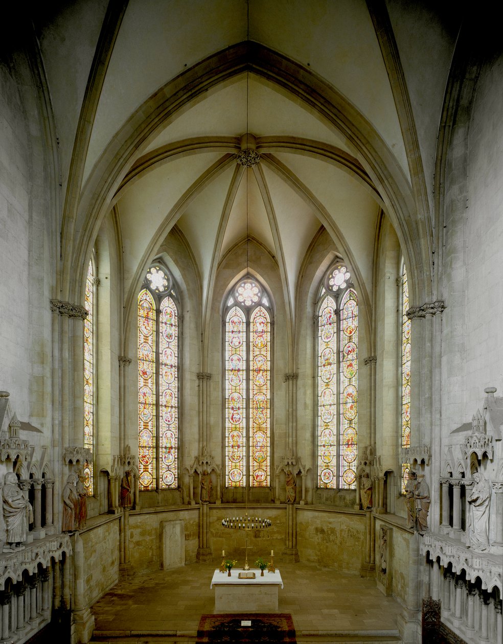 Arte Gótica: Vista Interna da Catedral de São Pedro e Paulo de German School