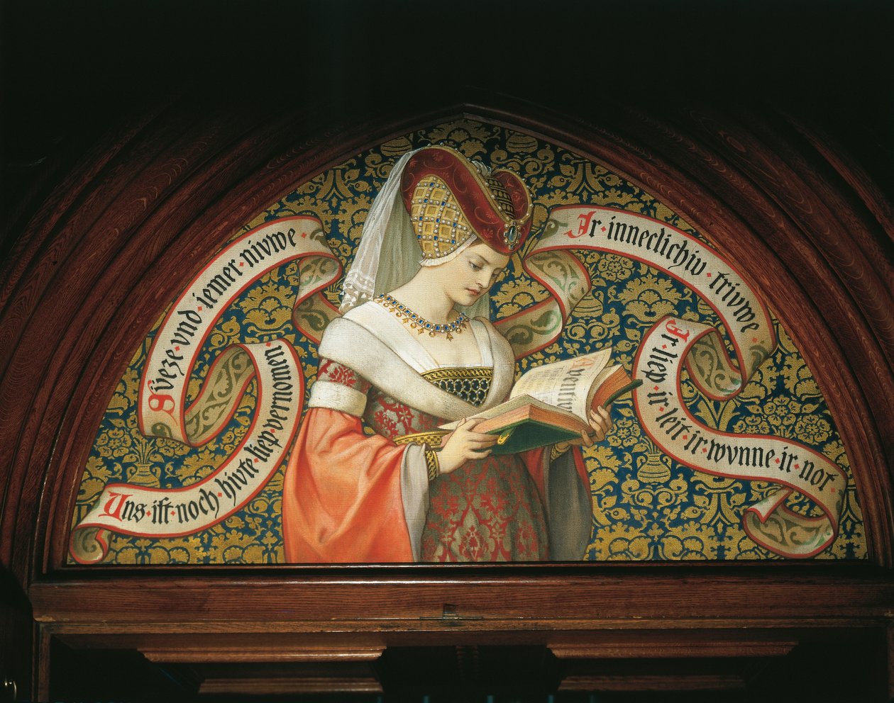 Senhora lendo 