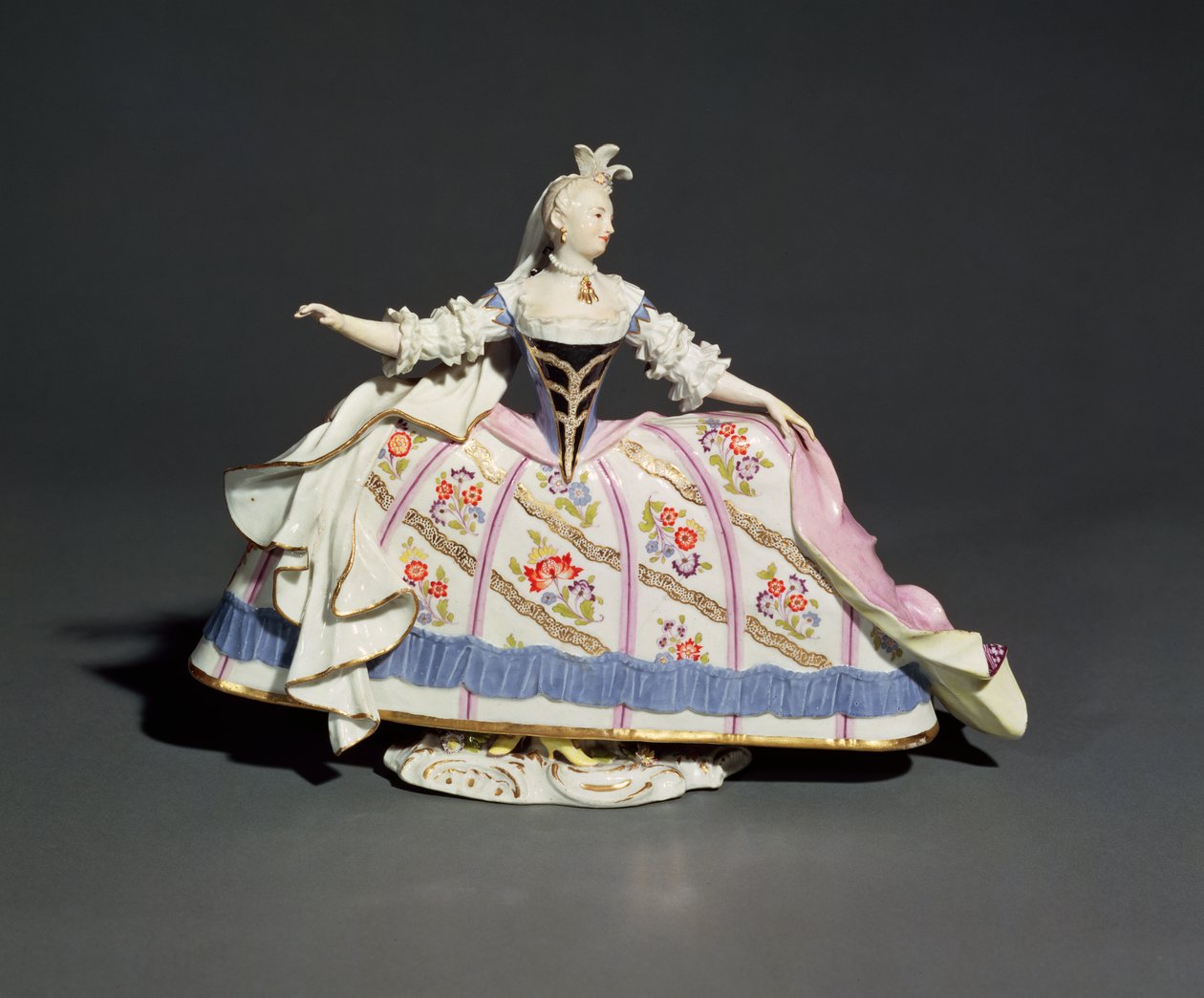 Figura de mulher de Meissen (porcelana) de German School