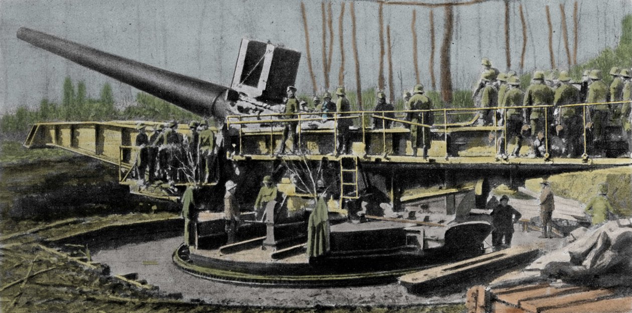Muitas vezes confundido com o canhão da Grande Bertha, o canhão de Paris (Wilhelmgescutae) é o mais misterioso dos canhões alemães da Primeira Guerra Mundial. Calibre 210 mm; comprimento de voo 36 m:; alcance 126 km; peso total 750 T; peso do projéctil 105 de German School