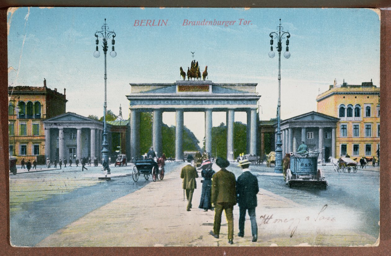 Cartão postal representando o portão de Brandemburgo, em Berlim, (foto colorida) de German School