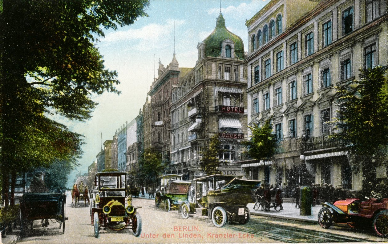 Postal retratando o Unter den Linden e o Kranzler-Eck em Berlim, c.1910 (foto colorida) de German School