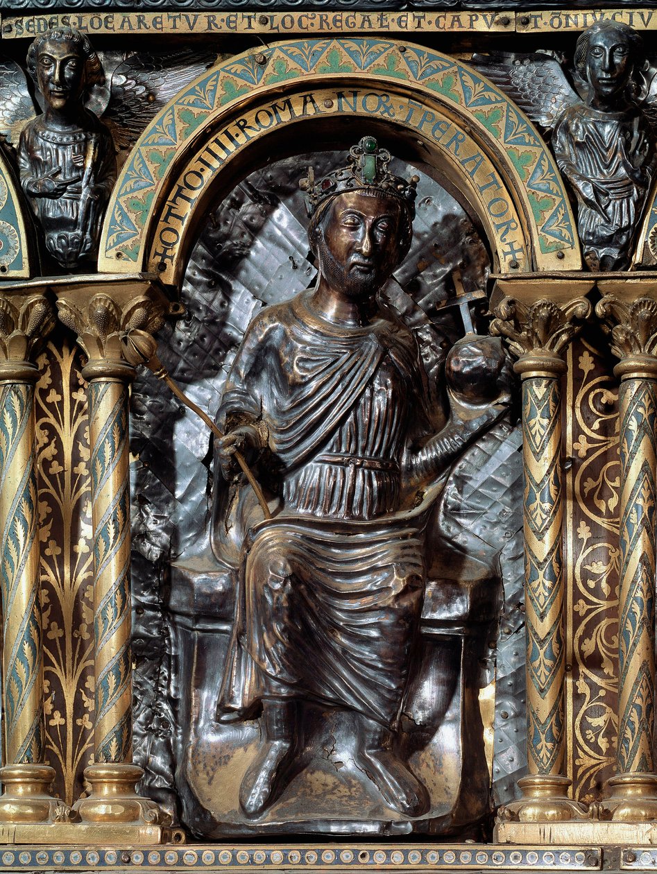 Sarcófago de Carlos Magno (742-814). Representação do Imperador Othon IV de Brunswick (v. 1175-1218). 1165-1215. Alemanha. Capela Palatina da catedral de Aachen. de German School