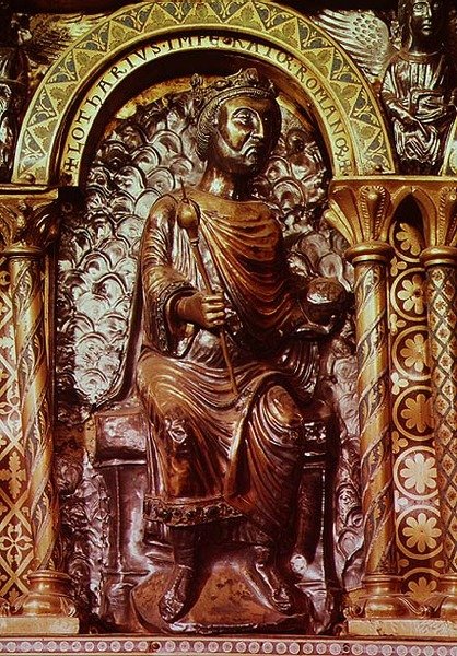 Santuário do Imperador Carlos Magno (742-814), detalhe mostrando o Imperador Lotário I (795-855) em seu trono, 1215 (ouro e esmalte champleve) de German School