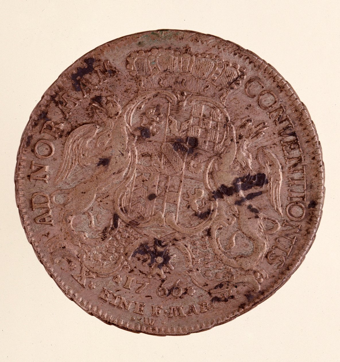 Talismã de prata (talismã) de Charles Frederick, Grão-Duque de Baden (1728-1811) (Charles I de Baden) 1766 Diam. 3,9 cm Nápoles, museo arqueológico de German School