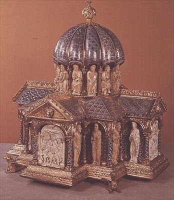O Relicário de Eltenberg, de Colônia, c.1180 (marfim, cobre e esmalte) de German School