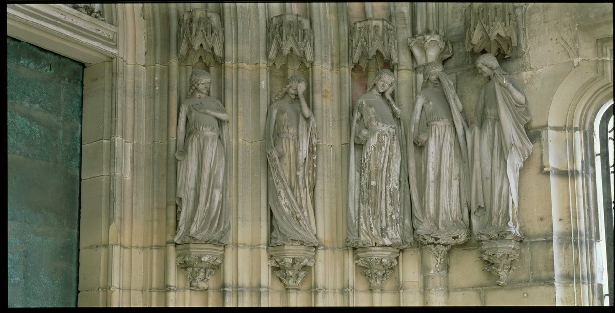 As cinco virgens tolas, figuras de jamba do Portal do Paraíso, figuras esculpidas c.1250, varanda construída c.1350 (ver também 173982 e 173984) de German School