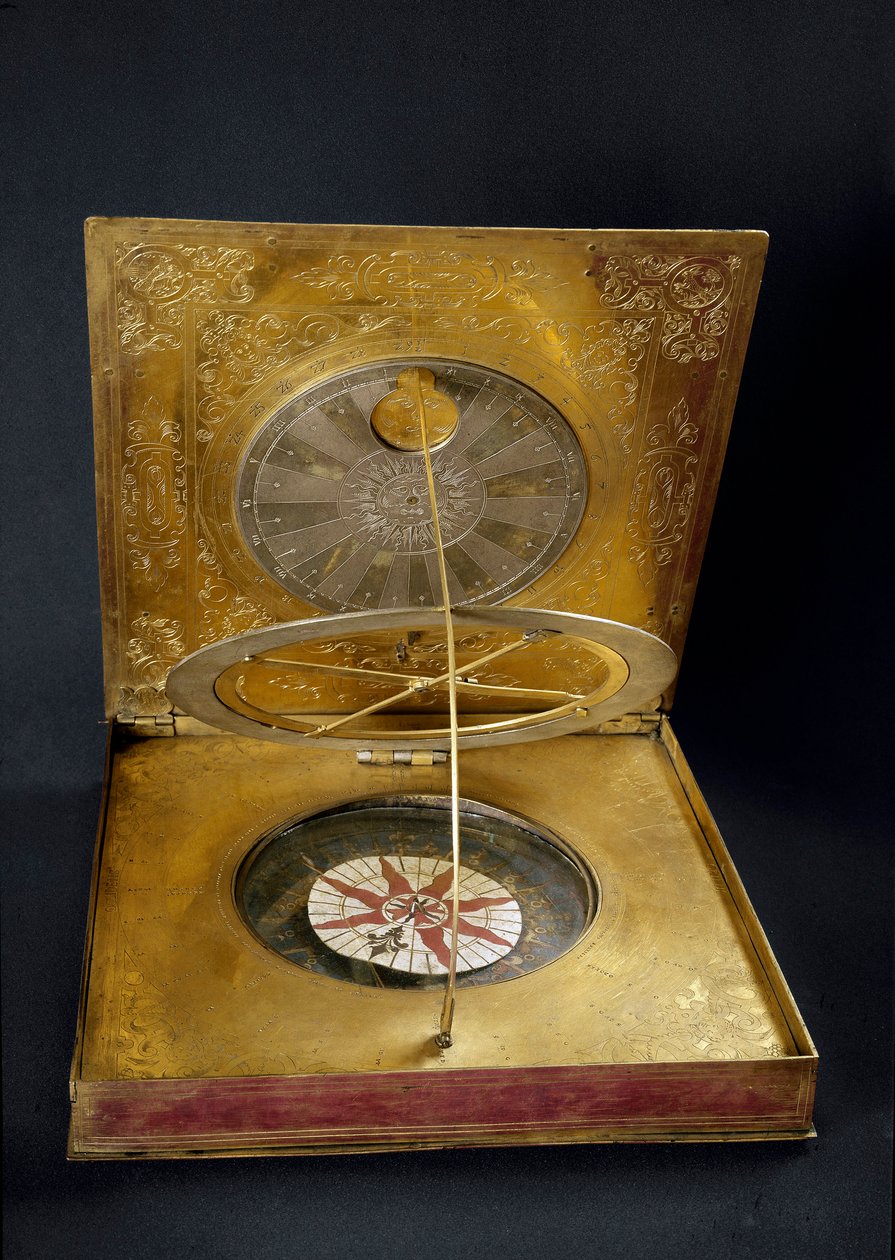 Relógio solar universal feito de cobre, bronze dourado, vidro e papel, fabricado na Alemanha. Estreia do Sol do século XVII. 24,7x25,7 cm Florença, Istituto e Museo di Storia delle Scienze de German School