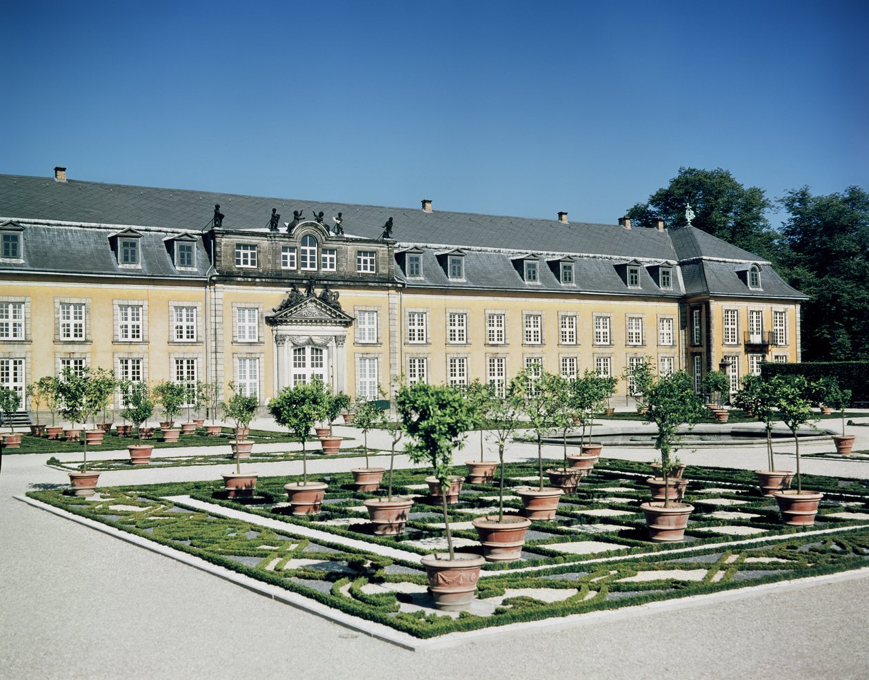 Vista do laranjal do Herrenhausen, dispostas 1720-23 de German School