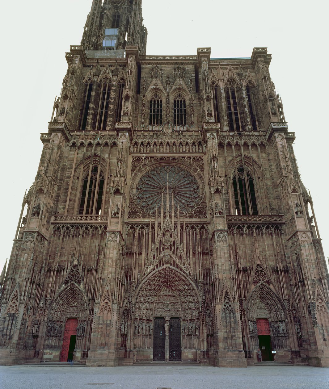 Fachada oeste da Catedral de Estrasburgo, iniciada em 1277 de German School