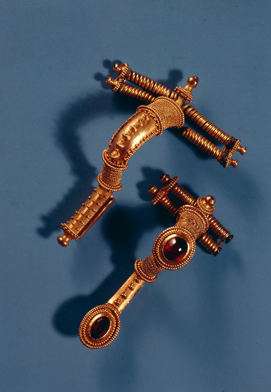 Dois broches curvos, de Hassleben, Thuringia (ouro e gemas) de Germanic