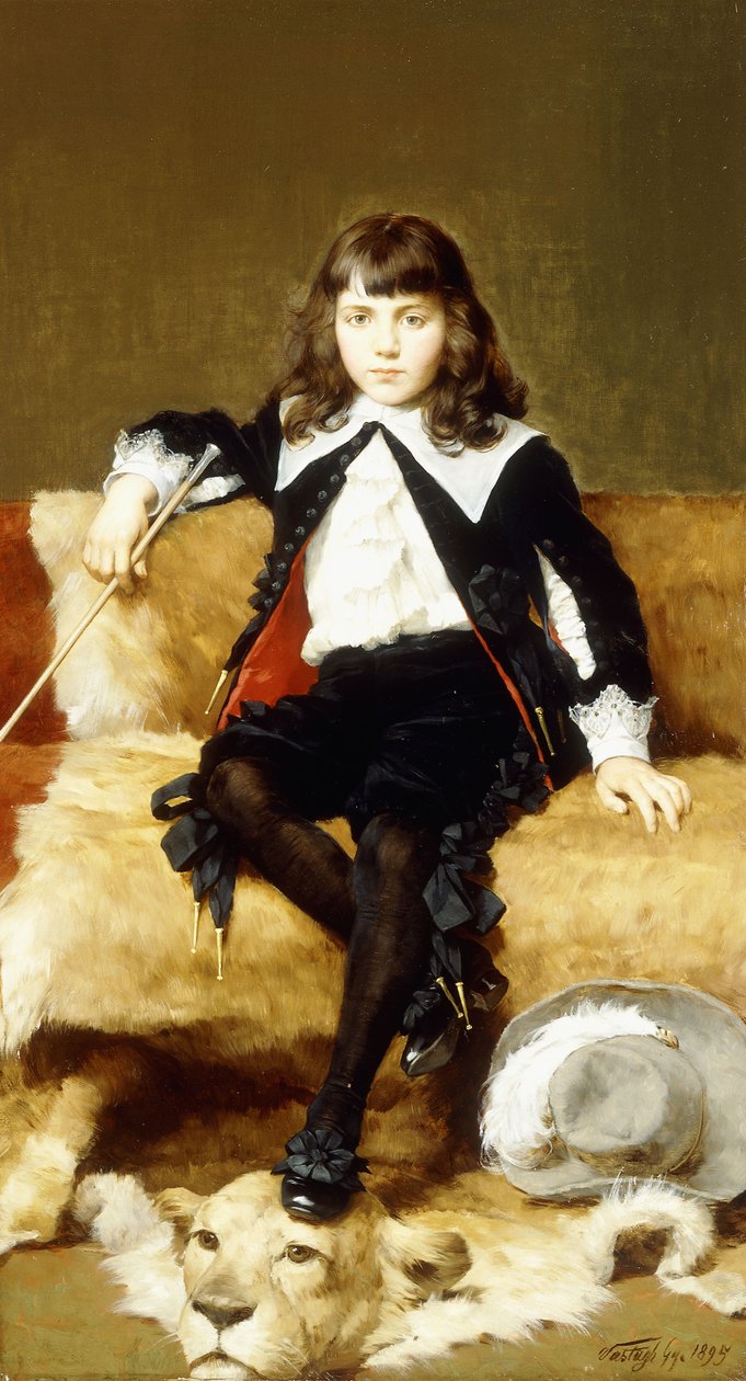 Retrato de um menino, sentado de corpo inteiro, em um sofá coberto com uma pele de leão, de Geza Vastagh