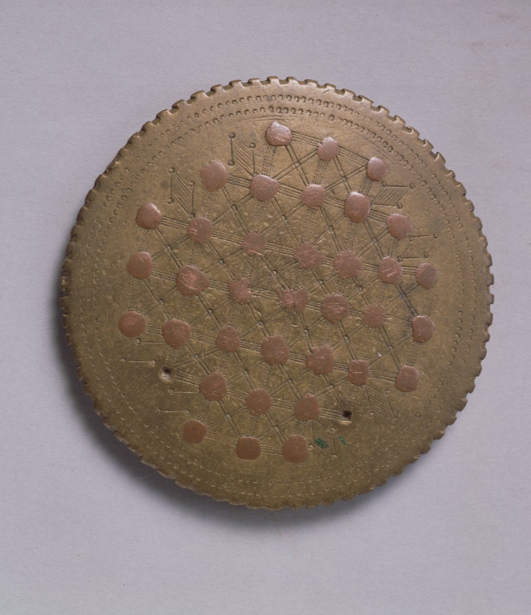 Peso em forma de lente com inserções de cobre (latão) de Ghanaian School