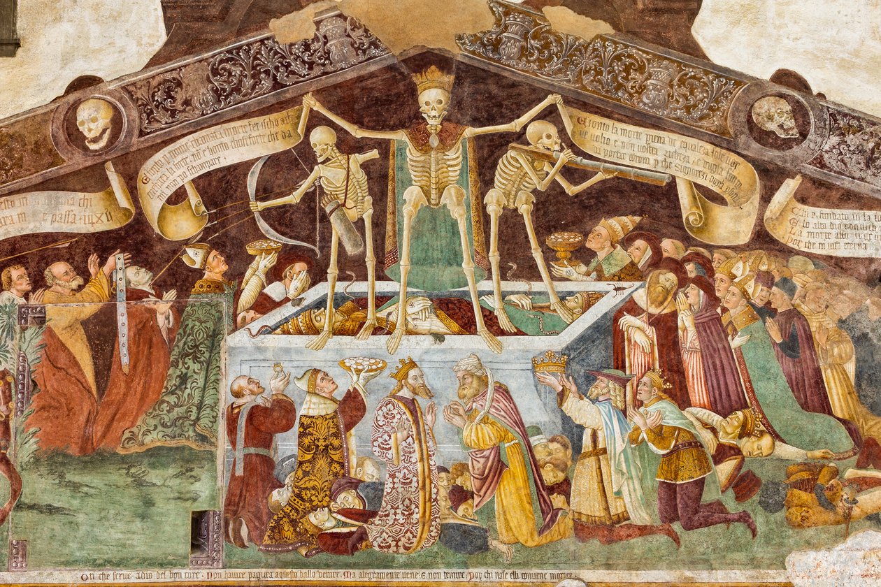 Morte em pé em um sarcófago onde o Papa morto e o Imperador jazem, detalhe do Triunfo da Morte e Dança da Morte de Giacomo Borlone de Buschis