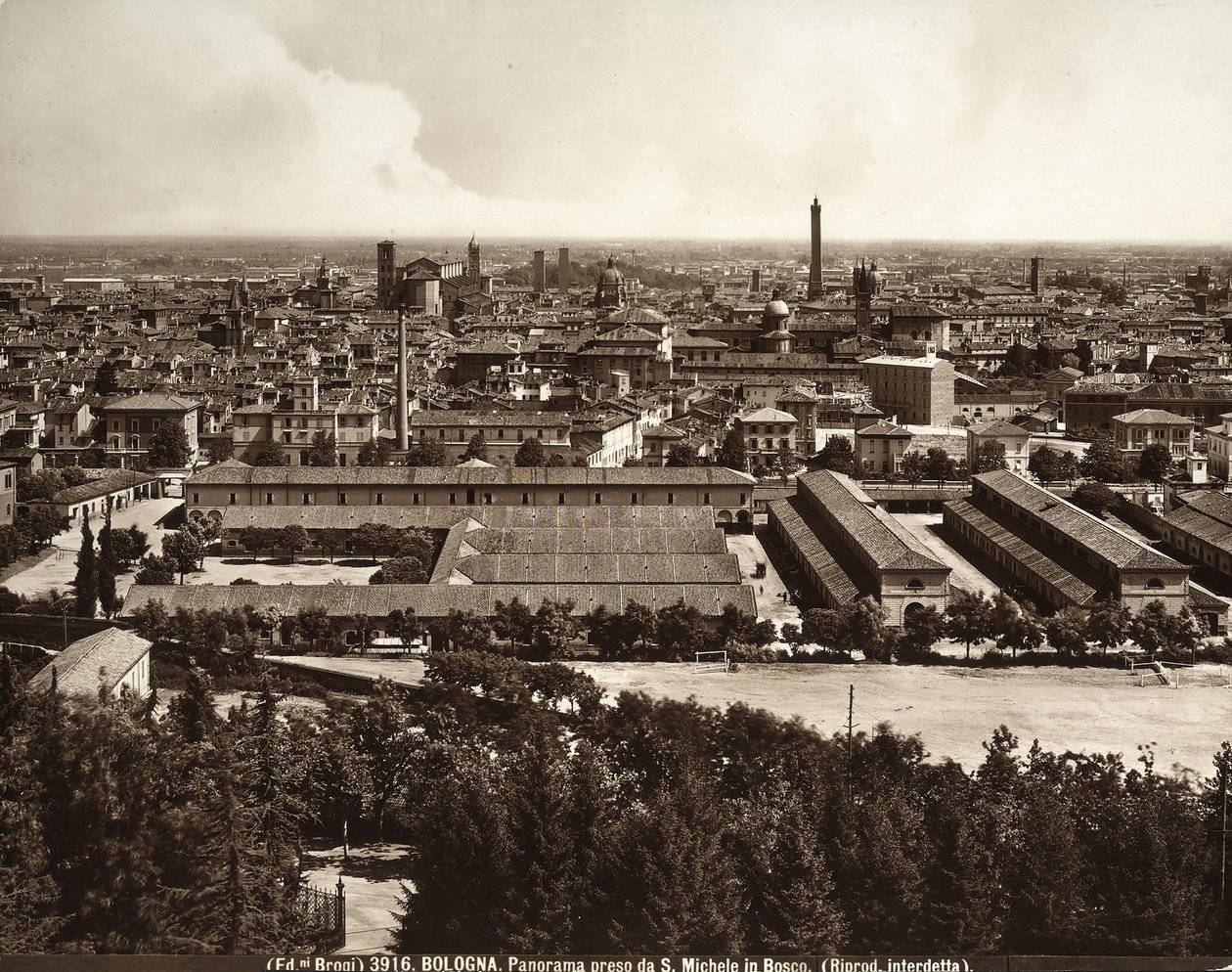 Panorama da cidade de Bolonha: vista de San Michele em Bosco. de Giacomo Brogi