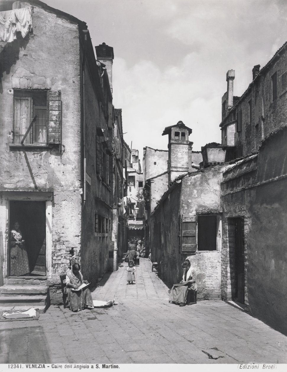 Veneza, Calle dell Angiolo em San Martino, c.1890 de Giacomo Brogi
