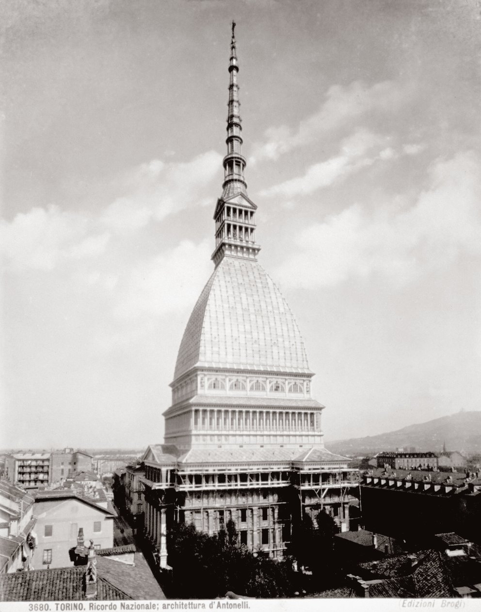 Vista da Toupeira Antonelliana em Turim, c.1890 de Giacomo Brogi