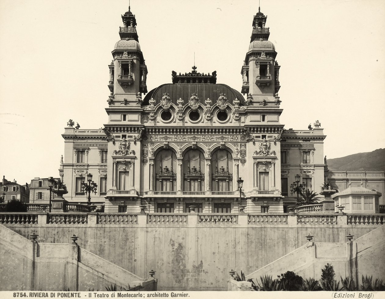 Vista da fachada do Teatro de Montecarlo, desenhada por Charles Garnier. Mónaco de Giacomo Brogi