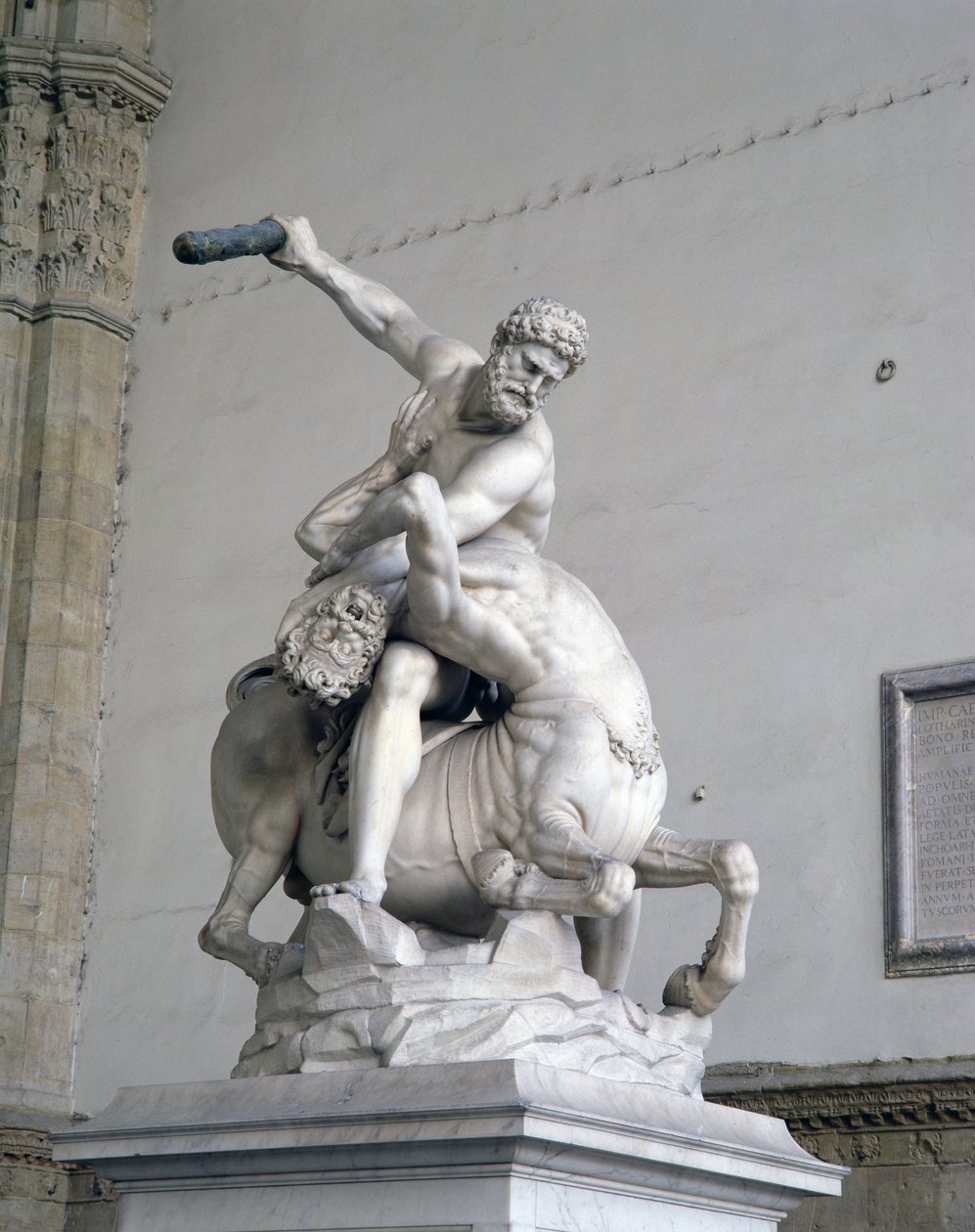 Hercules Killing the Centaur (mármore) (veja também 353892 e 94) de Giambologna