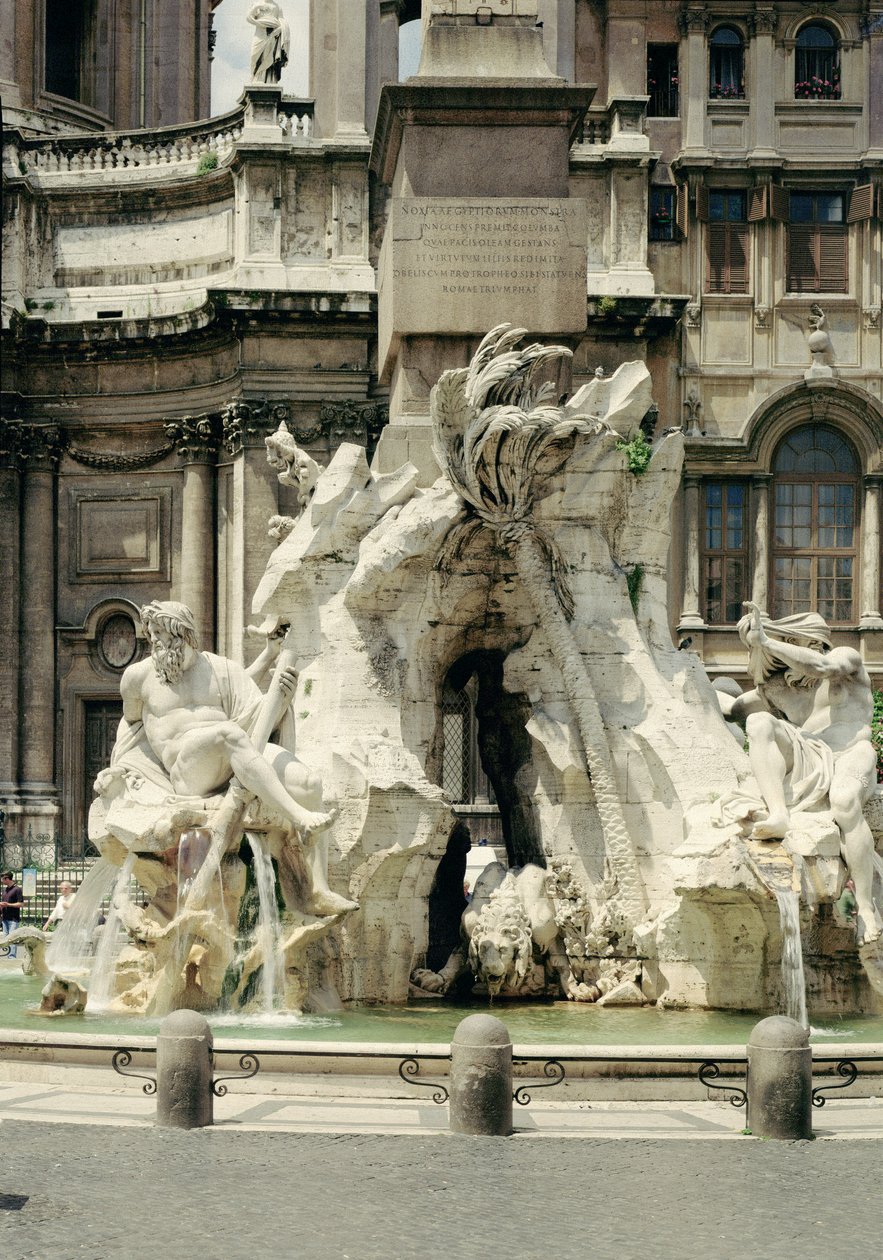 Fonte dos Quatro Rios, 1648-51 (granito, mármore e travertino) de Gian Lorenzo Bernini