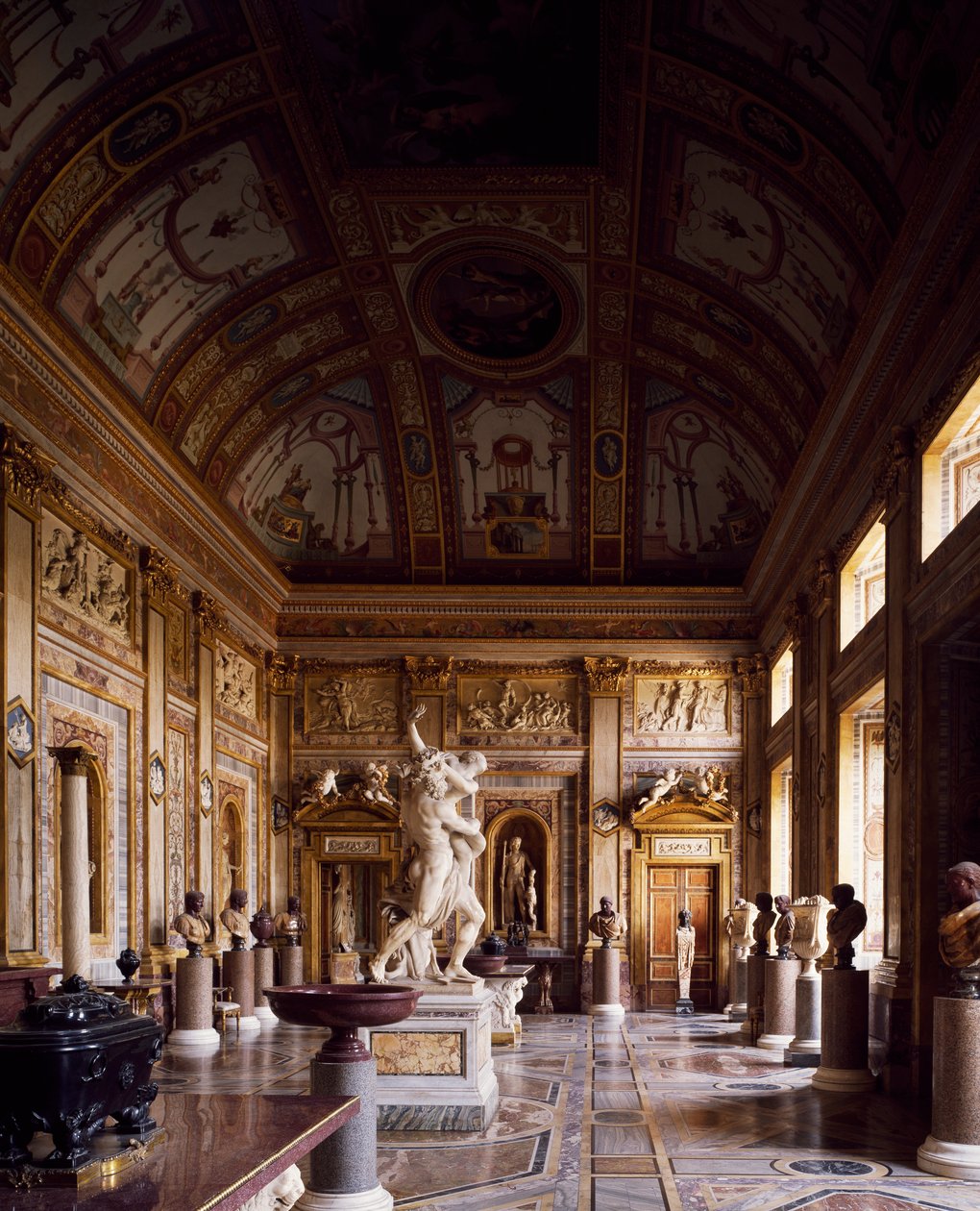 Sala dos Imperadores com Violação de Proserpina no centro, por Gian Lorenzo Bernini, Galleria Borghese, Roma, Itália de Gian Lorenzo Bernini