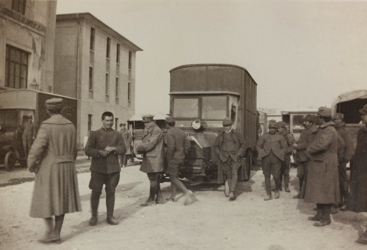Álbum "Fotos da Segunda Guerra": Soldados italianos em Gradisca Sagrado, Gorizia, Itália (foto a p/b) de Gigliucci Gigliucci