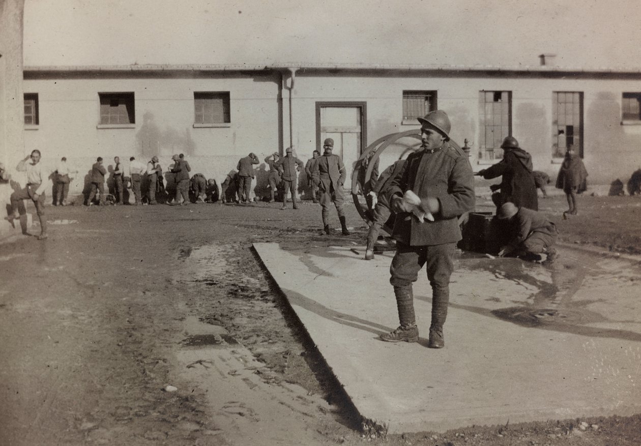 Álbum "Fotos da Segunda Guerra": Soldados italianos em Gradisca Sagrado, Gorizia, Itália (foto a p/b) de Gigliucci Gigliucci