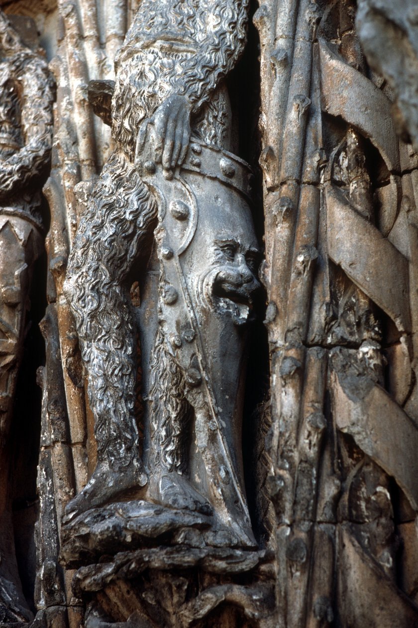 Detalhe da fachada de entrada mostrando um escudo de cavaleiros Museo Nacionalde Escultura Religiosa construiu 1488-96 foto de Gil de Siloe